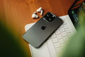 Read more about the article How to Add an eSIM to an IPhone